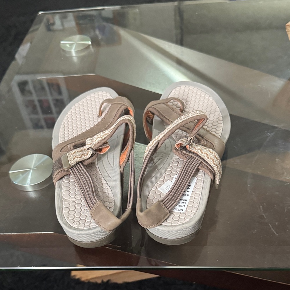 BareTraps Tan Sandals - Picture 9 of 10